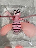 Bee Shape Induction Flying Toy with Auto Off