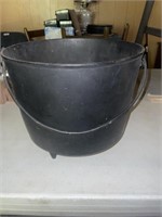 Cast iron three footed gypsy kettle