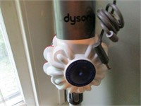 Dyson vacuum - Tested works