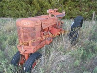 1947 IHC Farmall H tractor, narrow front,