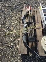 BROWNING COMPOUND BOW 60LB W/ ARROWS