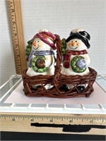 Snowmen and basket