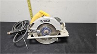 Dewalt circular saw works.