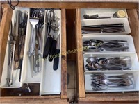 2 drawers of knives and flatware