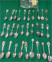 11 - LOT OF COLLECTIBLE SPOONS (Y111)