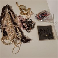 Natural material jewelry incl amethyst and more