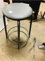 Metal stool with cushioned top