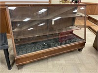 LARGE VINTAGE STYLE STORE DISPLAY CABINET WITH GLA