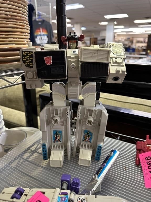 VTG TRANSFORMERS METROPLEX LARE ACTION FIGURE