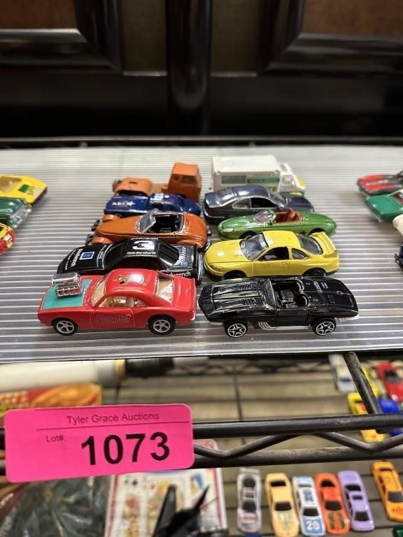 LOT OF 10 MIXED HOT WHEELS OR SIMILAR CARS