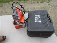 GROUP TOOLS - BLACK AND DECKER FINISH SANDER AND