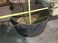 Vintage cast iron tri legged scalding pot, no