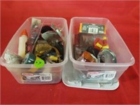 CONTAINER OF LIGHT BULBS AND ELECTRICAL ITEMS