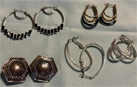 D - LOT OF COSTUME JEWELRY EARRINGS (J70)