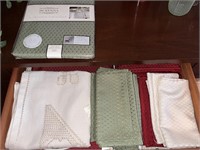 Collection of Linen Tablecloths & Napkins