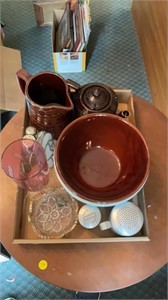 Bowls, ash tray, salt and pepper shakers, tea pot