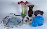 COLLECTION OF DECORATIVE ART GLASS