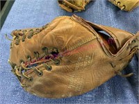 Old Wilson Trapper baseball glove A2690