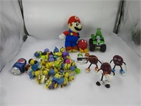 Plusieurs figurines des Minions, Mario Bros et