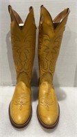 Size 9B cowboy boot