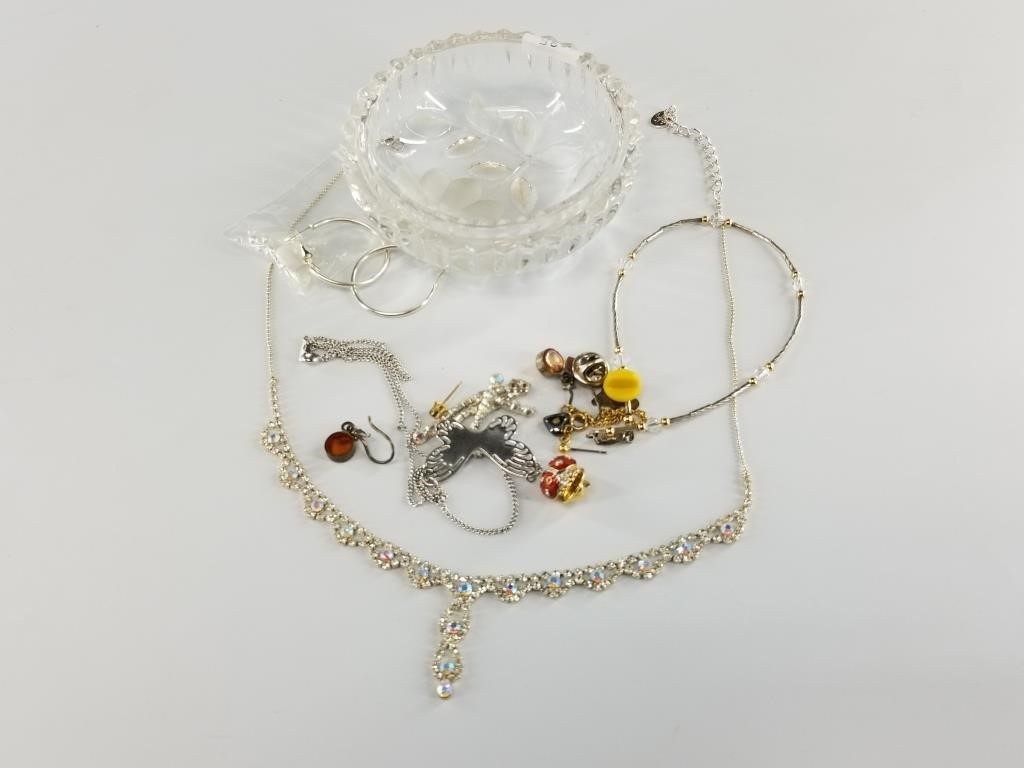Small crystal trinket dish with assorted costume j
