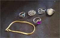 5 miscellaneous rings with bracelet