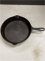 VINTAGE NO. 8 CAST IRON FRYING PAN