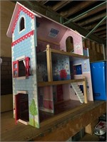 Doll house 3 levels, super nice cond