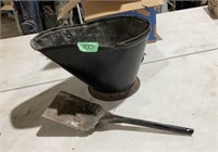 Coal bucket, and shovel