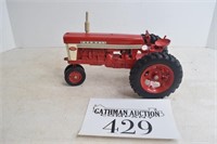 1/16 Farmall 560 w/ 2-Point Hitch