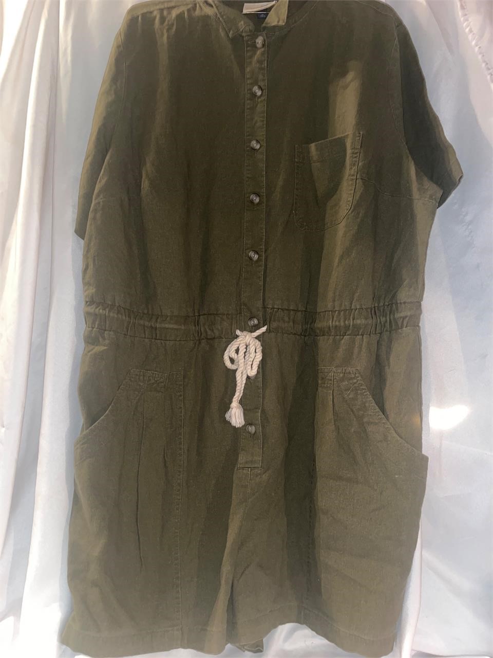 NWOT- universal threads womens 1X Green Khaki Romp