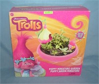 Trolls miniature poppy garden set with original bo