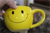 SMILEY FACE MUG