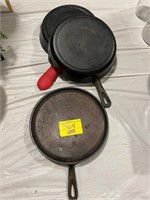 WAGNER MARKED FLAT CAST IRON SKILLET, UNMARKED