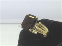 14 k gold ring w/red gemstone, size 8.5