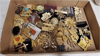 FLAT OF COSTUME BROOCHES