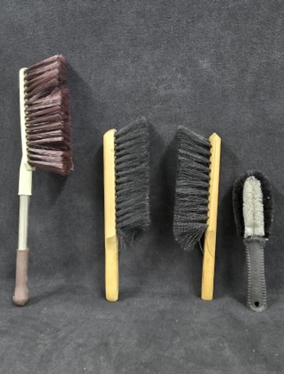 (4) Brushes