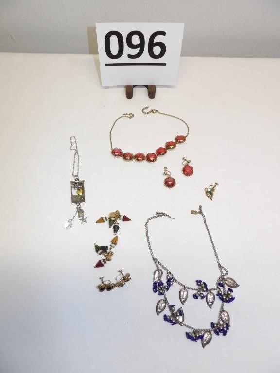 Vintage Jewelry Earrings & Necklaces