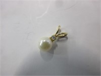 14k gold diamond pearl pendant