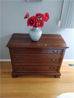 chest of drawers - 20x40x30"