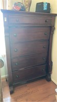 5-dresser chest of drawers - no contents