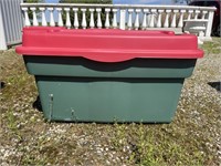 Rubbermaid removeable hinged lid tote