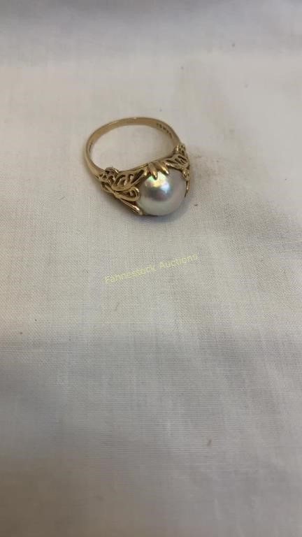 14K Gold Ring with Mother of Pearl Stone