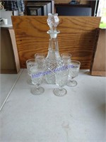 Decanter set with 6 footed glasses