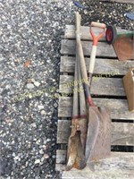 YARD TOOLS ( POST HOLE DIGGER & SHOVELS)