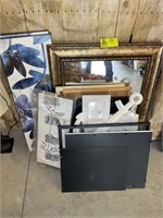GROUP OF VARIOUS SIZE WALL ART AND PICTURE FRAMES