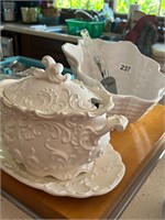 WHITE SOUP TUREEN & LARGE SHELL FOR SERVING