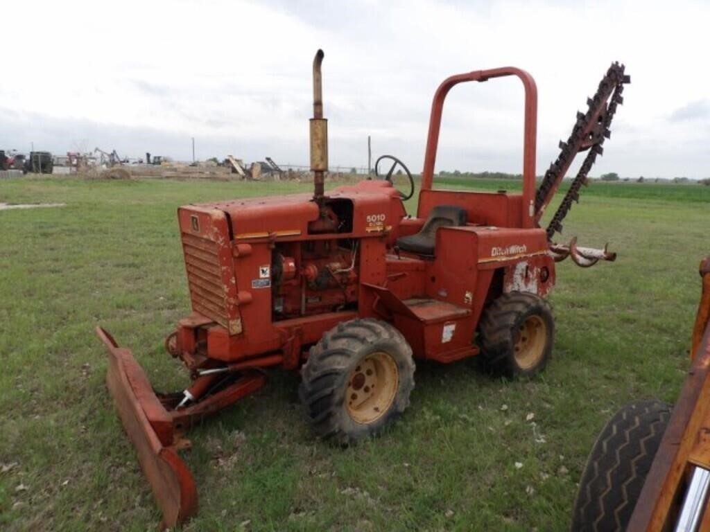 DITCH WITCH 5010 TRENCHER