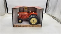 Allis Chalmers D-21 Tractor 1/16