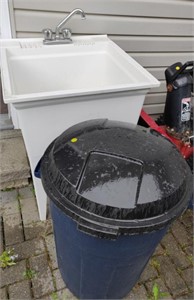 Rubbermaid Garbage Can & Sink